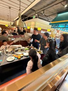 烟火聚首，暖意同行——2026东吴网架年夜饭暨2月员工生日会圆满落幕